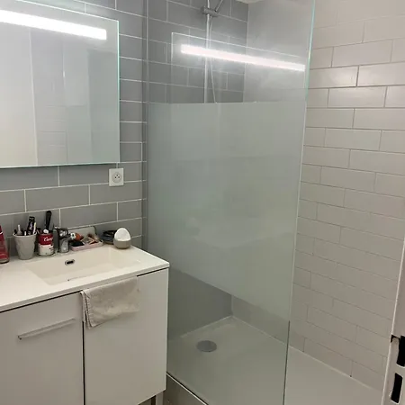 Duplex De 100m2 Et Garage, 17e Paris
